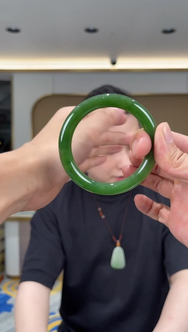 未镶嵌手镯和田玉一个圈口：55-57mm