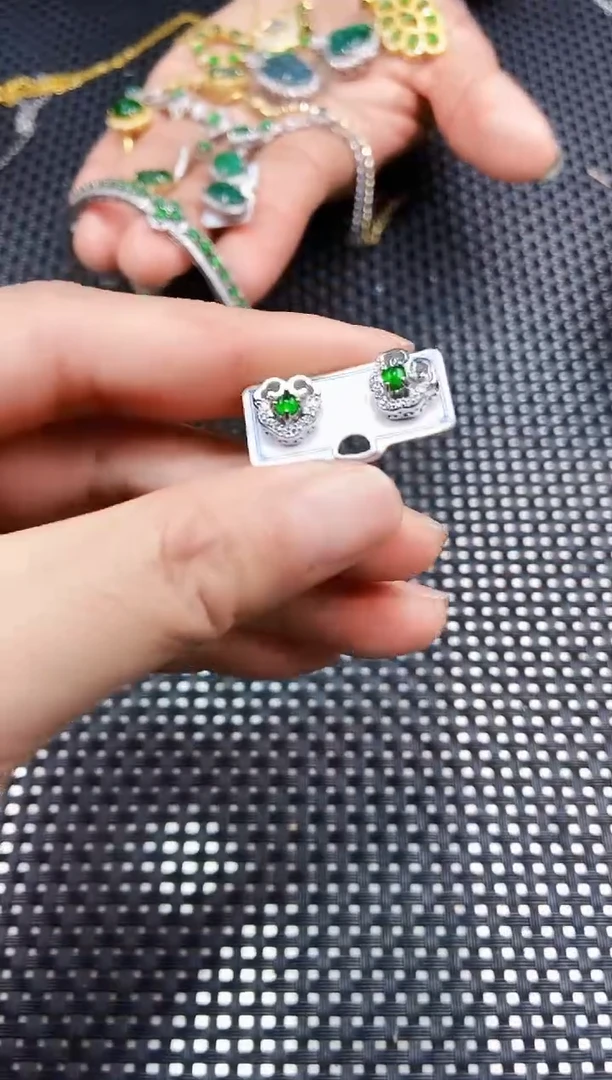 【闪购商品】翡翠耳饰未镶嵌1111111111