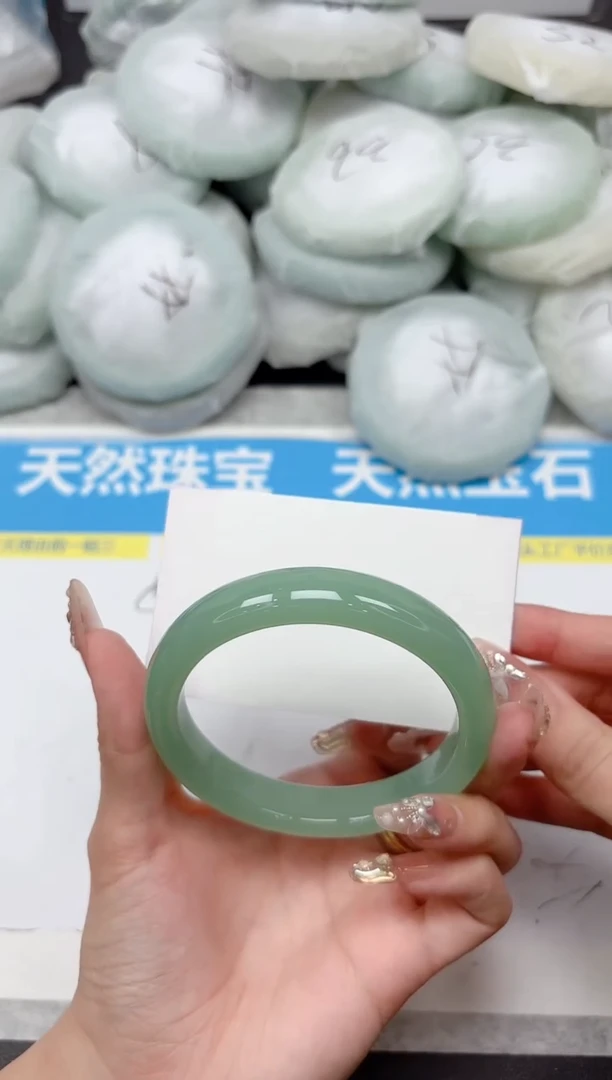 未镶嵌手镯石英质玉275-64.3