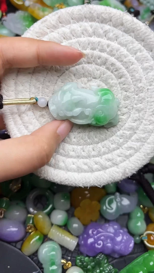 颈饰未镶嵌翡翠缅甸翡翠吊坠