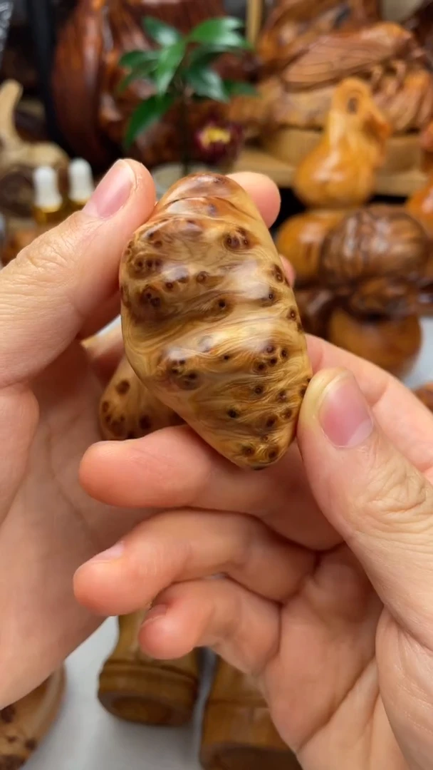 木太行崖柏陈化瘤花把件