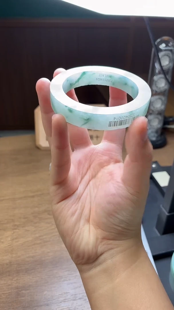 未镶嵌手镯定制翡翠流**舞定制