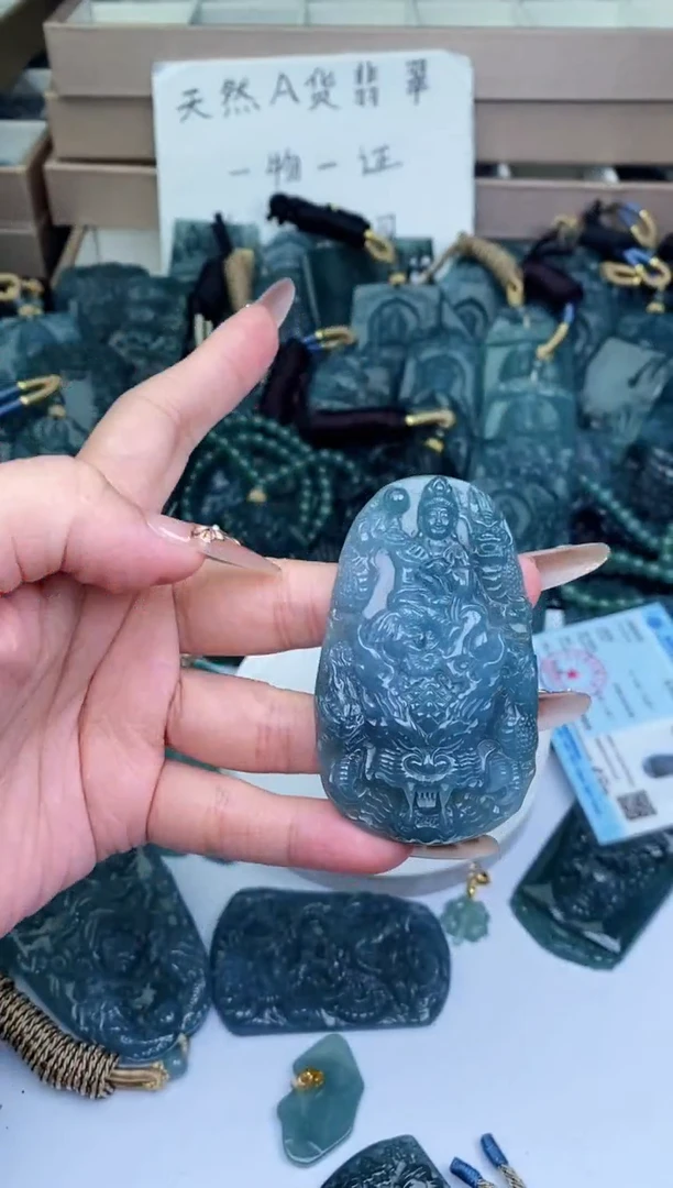 颈饰未镶嵌翡翠