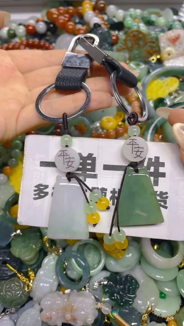 颈饰未镶嵌翡翠/ N /翡翠A货，一件也是批发价