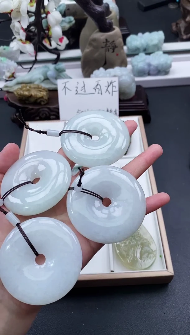 翡翠未镶嵌颈饰天然缅甸A货翡翠随机发一件