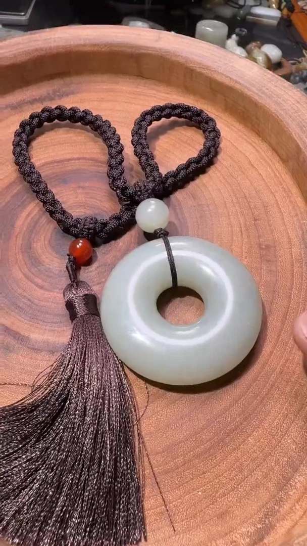 颈饰未镶嵌和田玉把件