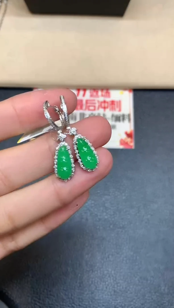 18K金镶嵌翡翠耳饰福豆【无服务费