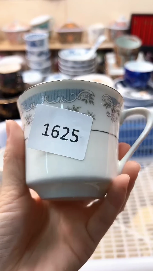 瓷片晓*姨左上角有超级福袋，点击参与领取