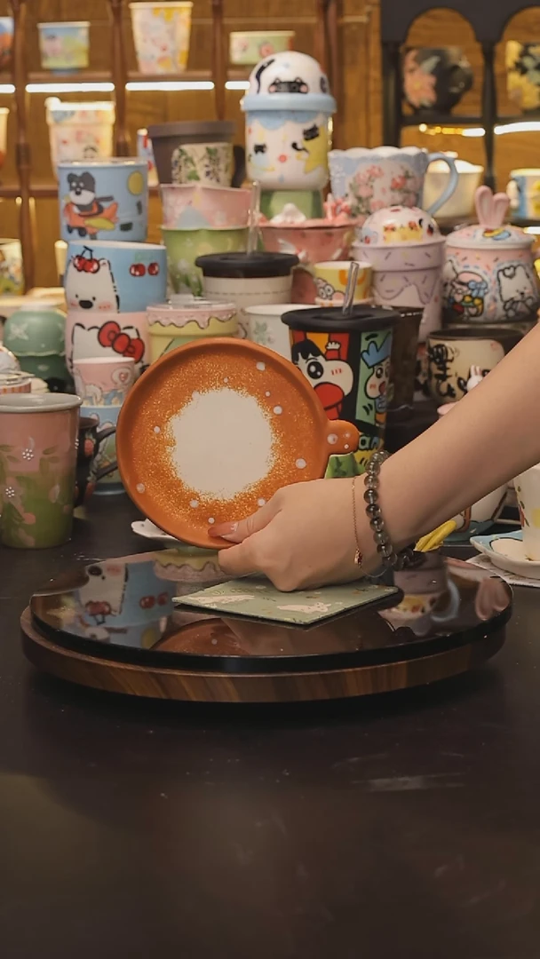 景德镇釉下彩绘设计师款式陶瓷
