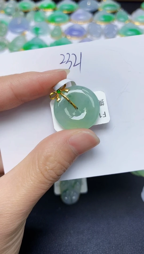 翡翠18K金镶嵌颈饰天然缅甸翡翠A货