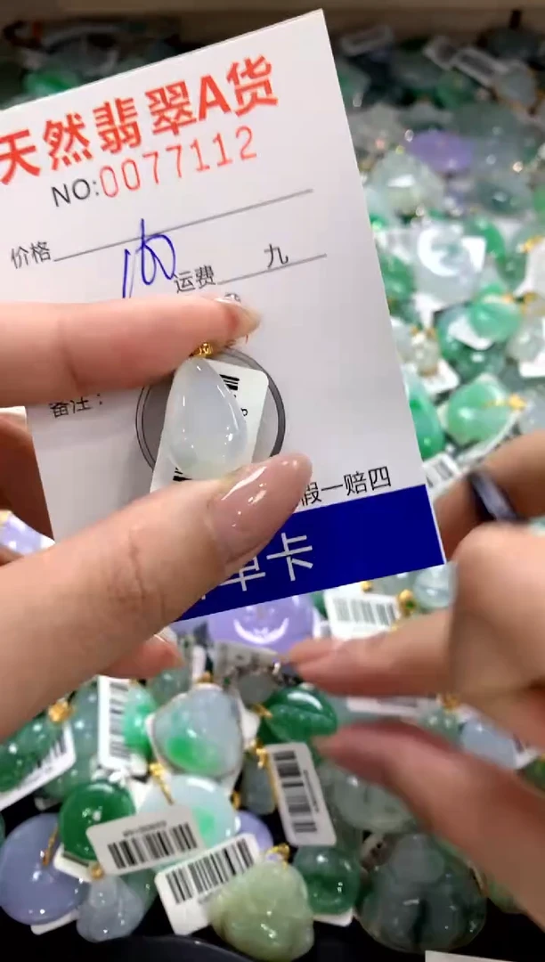 颈饰18K金镶嵌翡翠11111111111