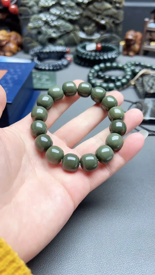 未镶嵌手链和田玉卡14精品沙枣青军绿色手串