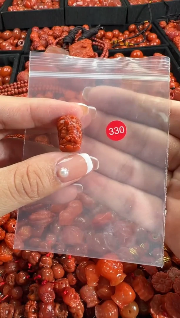 南红玛瑙未镶嵌颈饰1