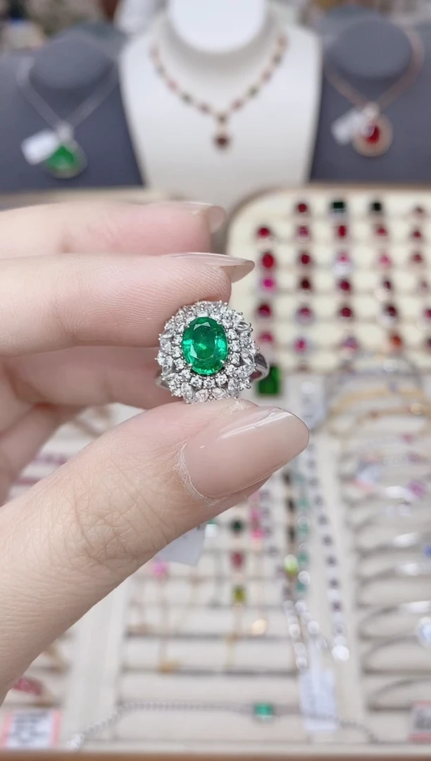 18K金镶嵌祖母绿戒指祖母绿寒*1.5CT