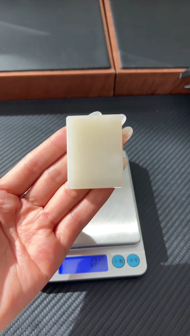 吊坠(赠链)未镶嵌和田玉黑山微色差吊坠