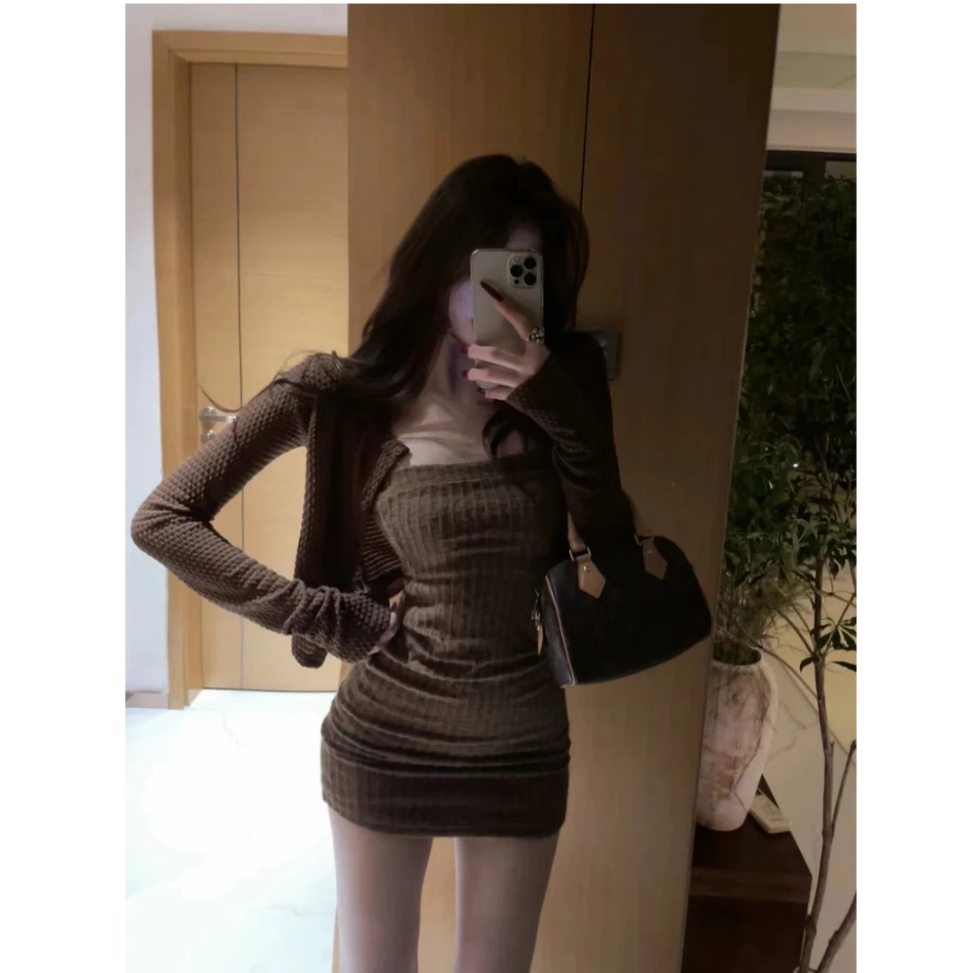 优秀的金蘑菇 氛围感约会连衣裙抹胸开衫套装收腰显瘦包臀裙辣妹