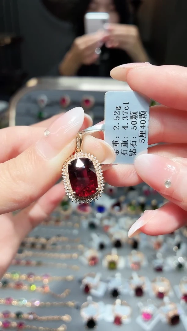 颈饰18K金镶嵌碧玺4.37ct