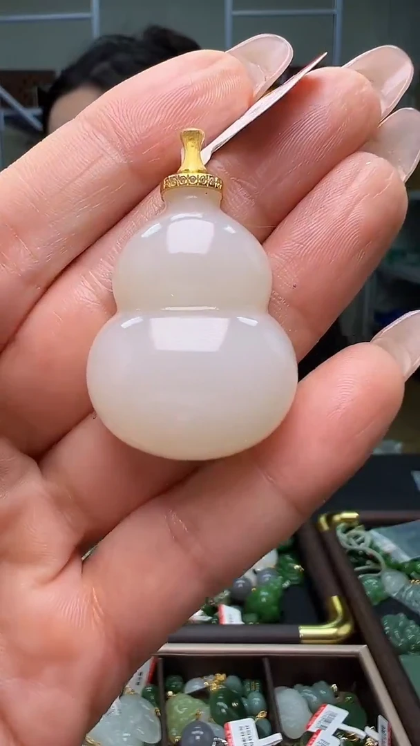 颈饰18K金镶嵌和田玉(多样性发货.发其一）11.15.125