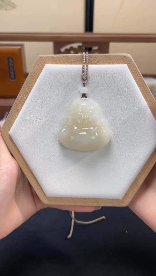 和田玉未镶嵌颈饰48.6x49x12.2