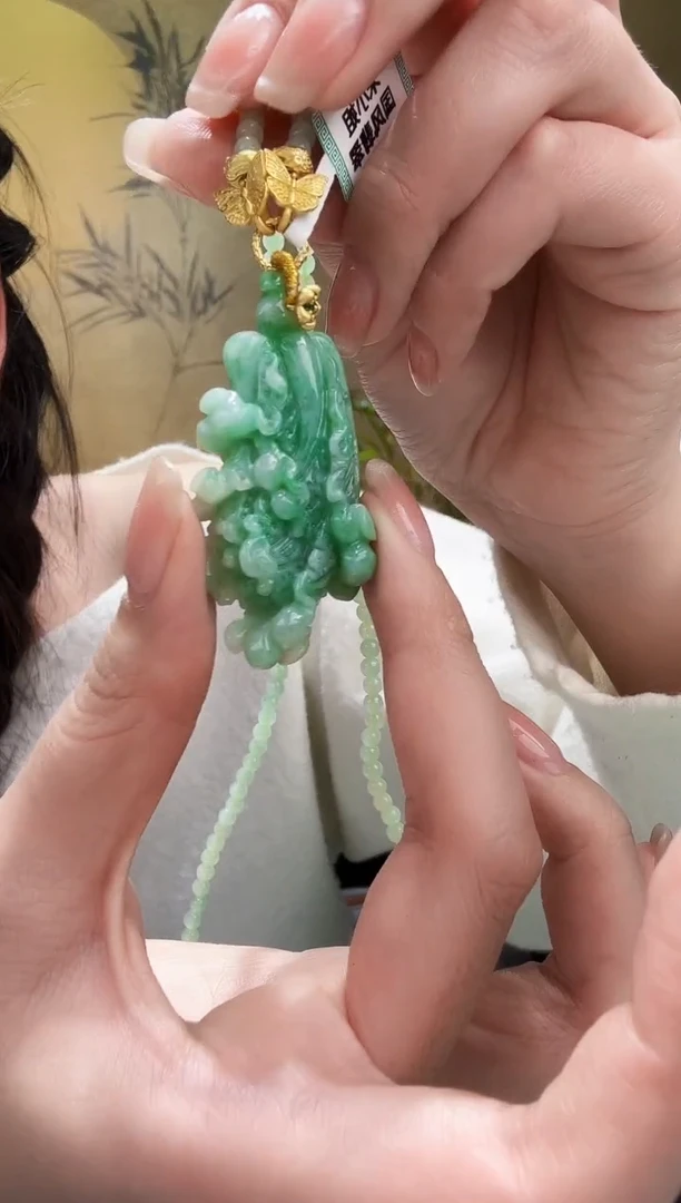 颈饰未镶嵌翡翠吊坠