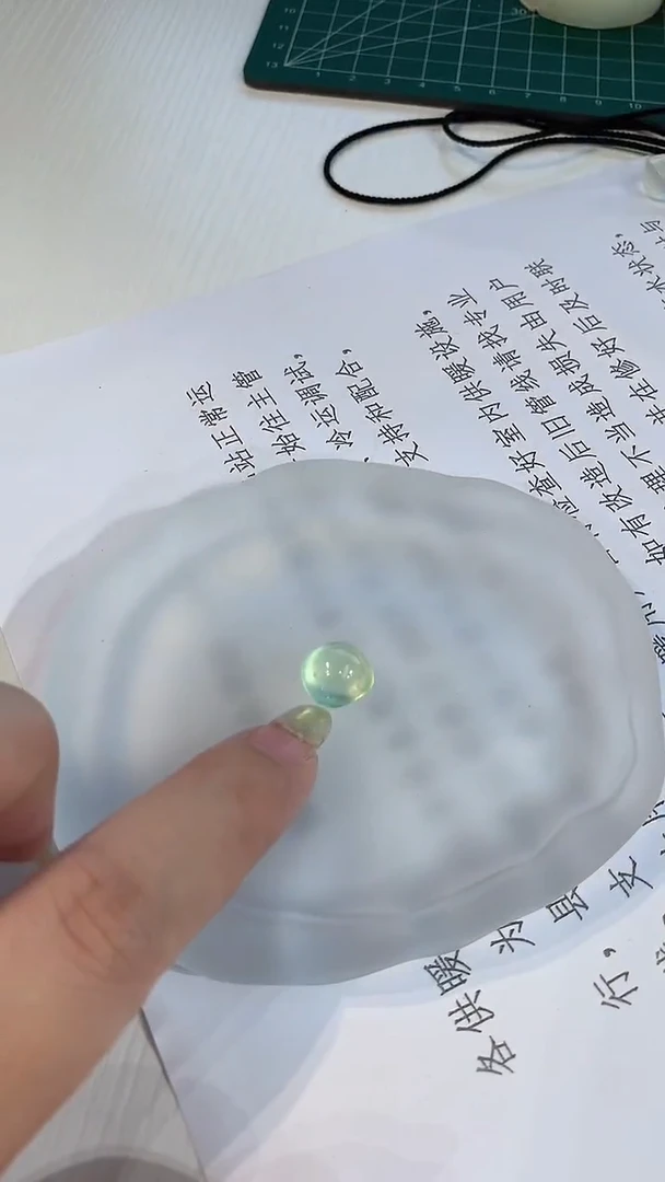 未镶嵌蛇纹石玉颈饰露珠