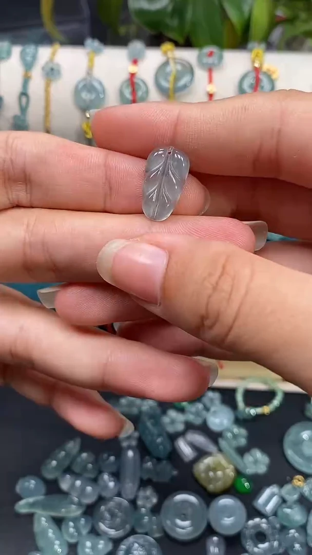 翡翠裸石翡翠叶子