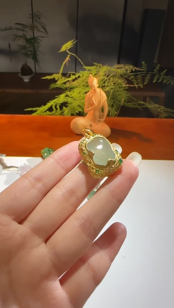 翡翠18K金镶嵌颈饰【鑫鑫】