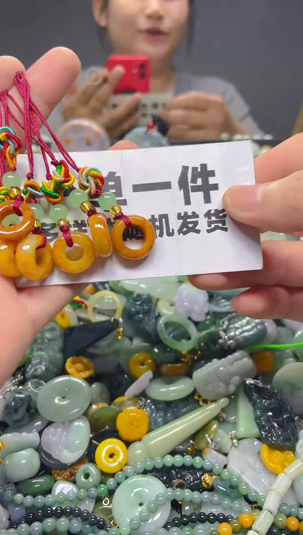 翡翠未镶嵌颈饰一单一个多样性随机发一件