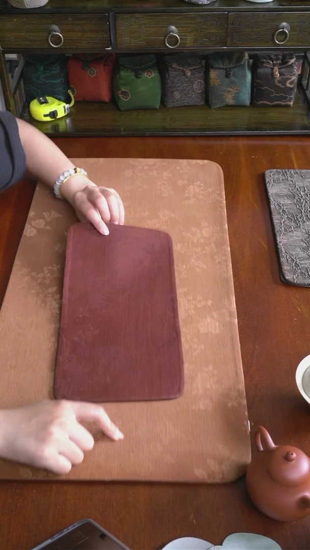 3016缠枝莲双面香云纱茶席