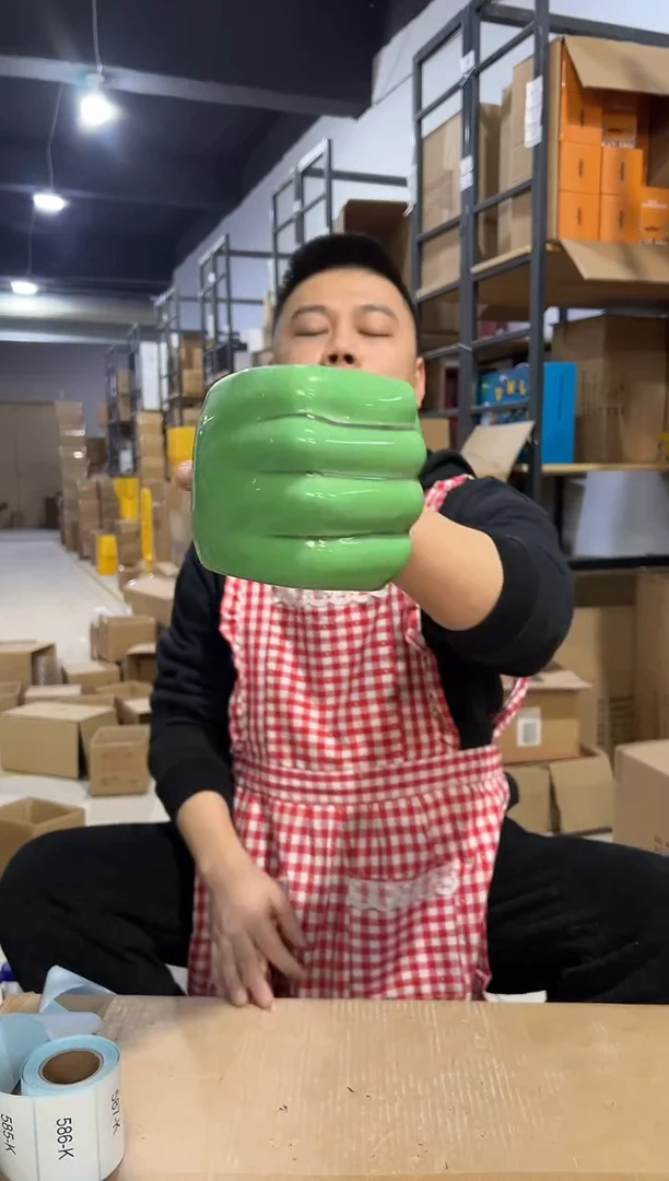 【闪购商品】杯b款绿色拳头杯微瑕不能喝