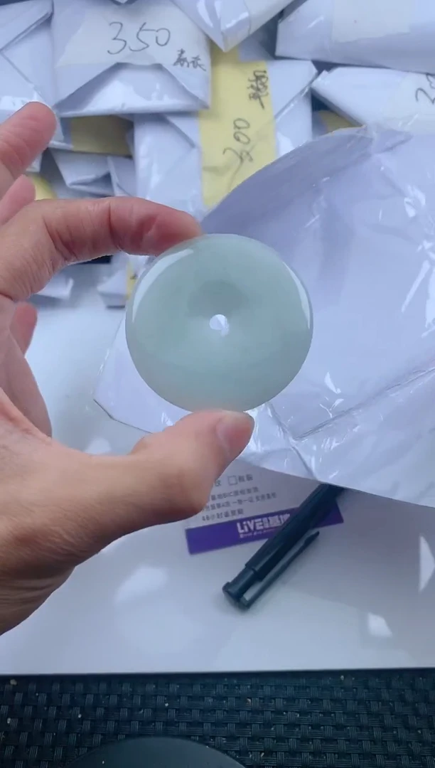 翡翠未镶嵌颈饰