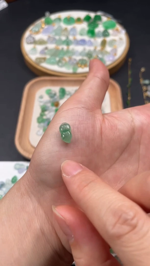 吊坠(不含链)18K金镶嵌翡翠一个JK238