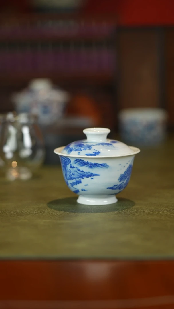 658微瑕无底款景德镇手工手绘山水盖碗