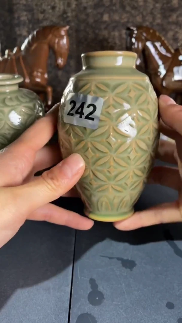 耀州窑仰山钱纹梅瓶242