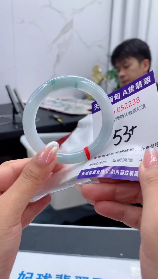 翡翠手镯未镶嵌有纹，完美者勿拍