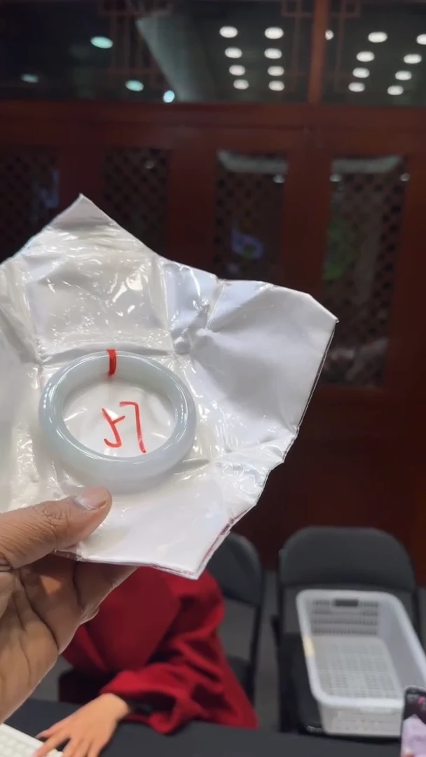 【闪购商品】翡翠手镯未镶嵌手镯