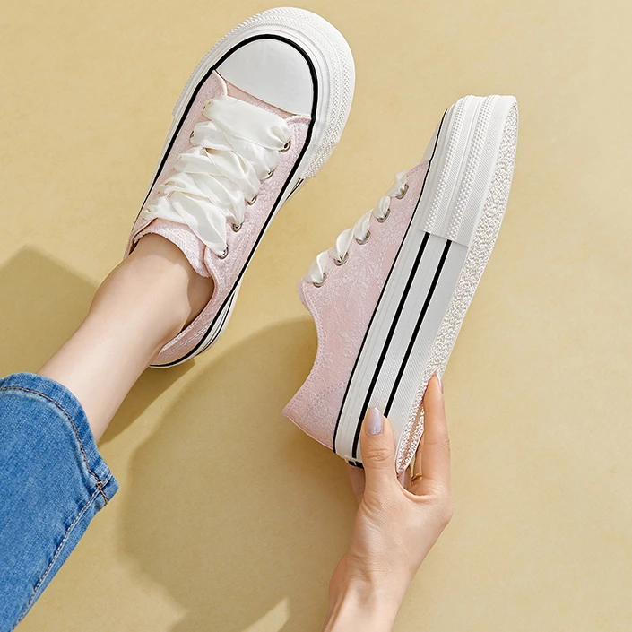 简约布鞋女款2025新款爆款板鞋厚底网红休闲鞋百搭时尚女鞋