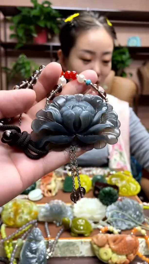 未镶嵌岫玉颈饰·