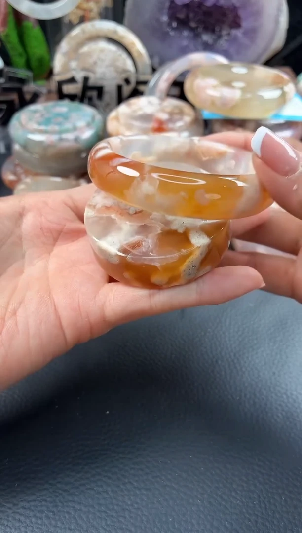未镶嵌手镯（圆镯）石英质玉55