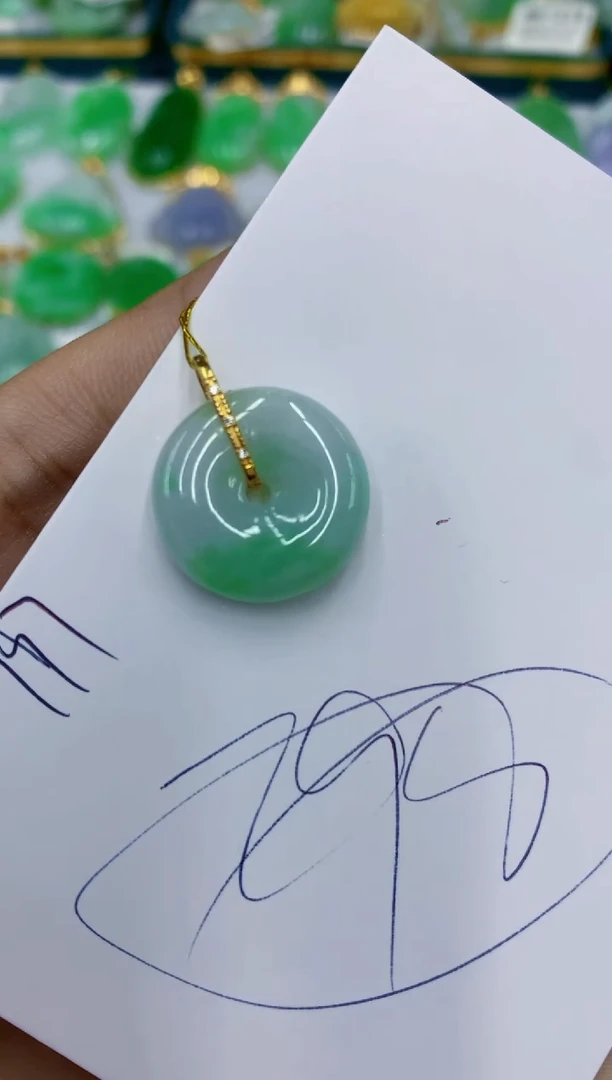 翡翠18K金镶嵌颈饰11111111111