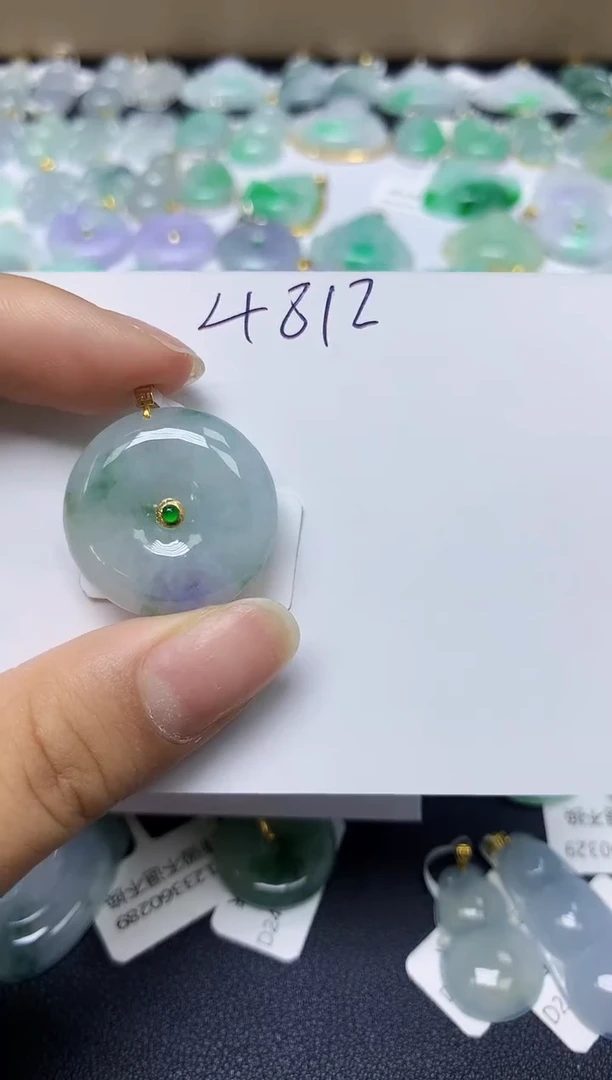 翡翠18K金镶嵌颈饰 天然缅甸翡翠A货