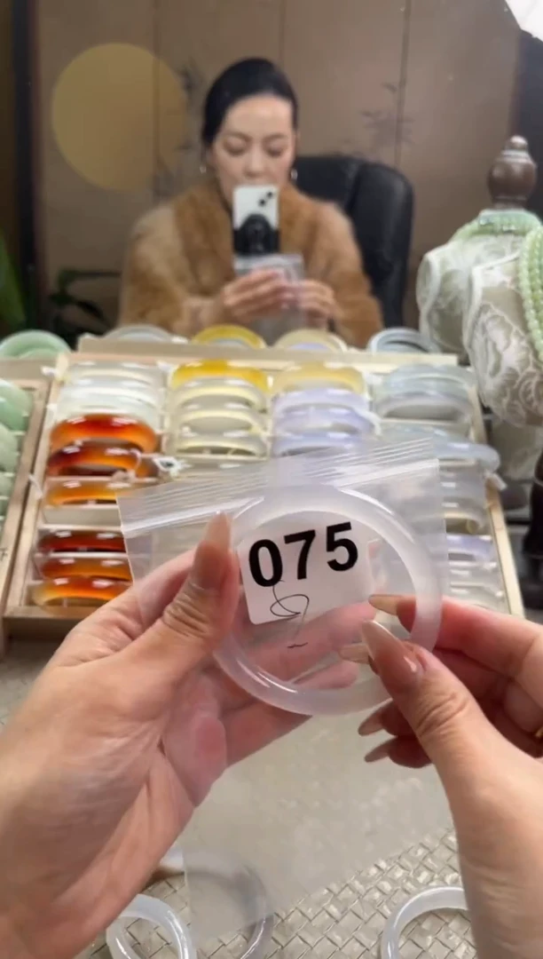 手镯玛瑙/玉髓未镶嵌075