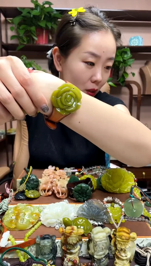 未镶嵌岫玉吊坠多样性发货发其中之一