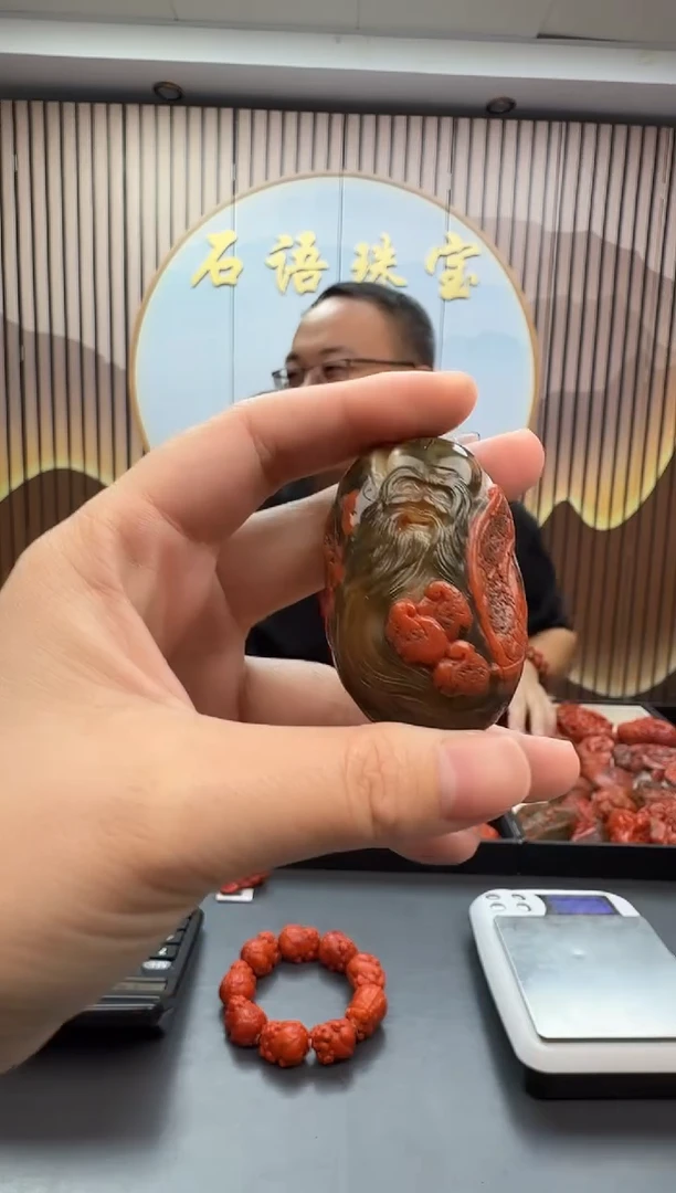 未镶嵌雕刻南红玛瑙123ZB1128产品一个