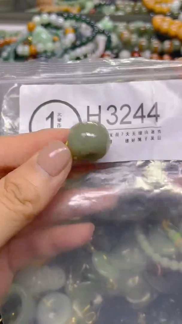 颈饰未镶嵌翡翠/ H /翡翠A货，一件也是批发价