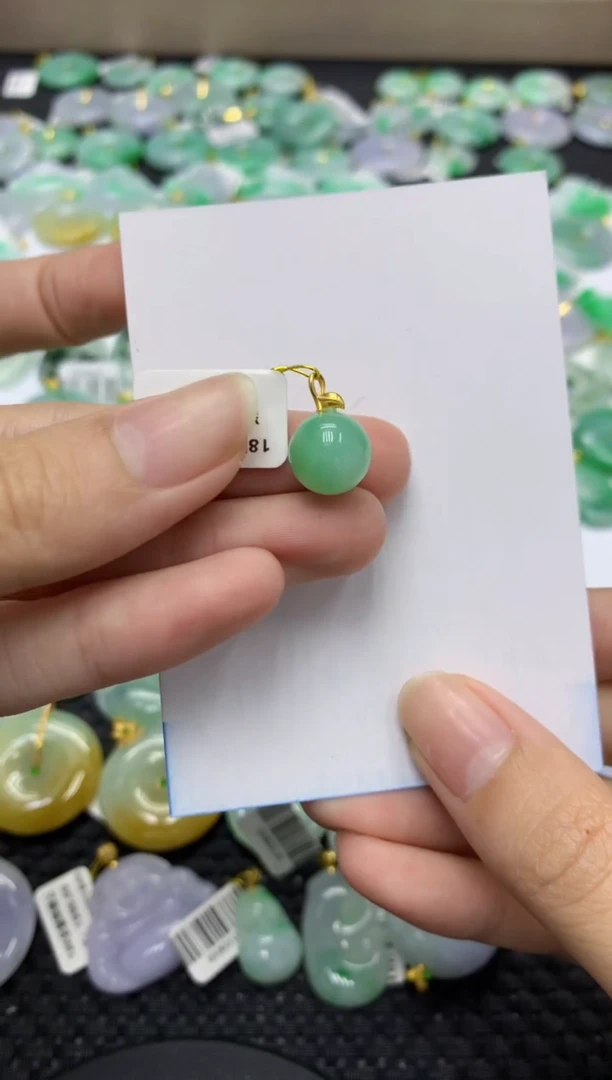 翡翠18K金镶嵌颈饰天然缅甸翡翠A货