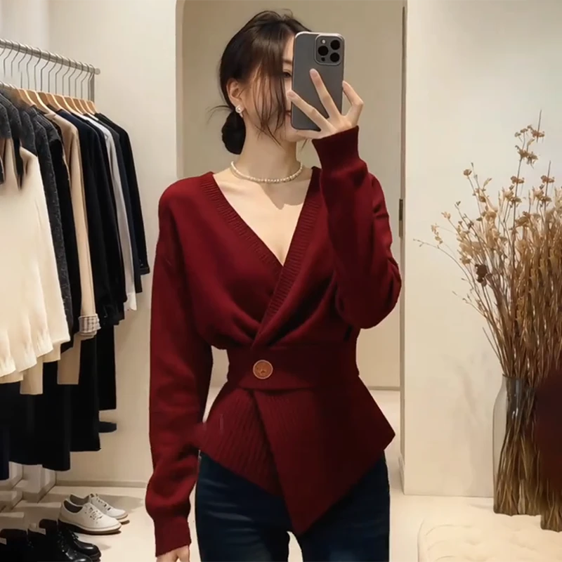 独特别致酒红色针织衫女2025冬季小众设计感时髦洋气掐腰内搭毛衣