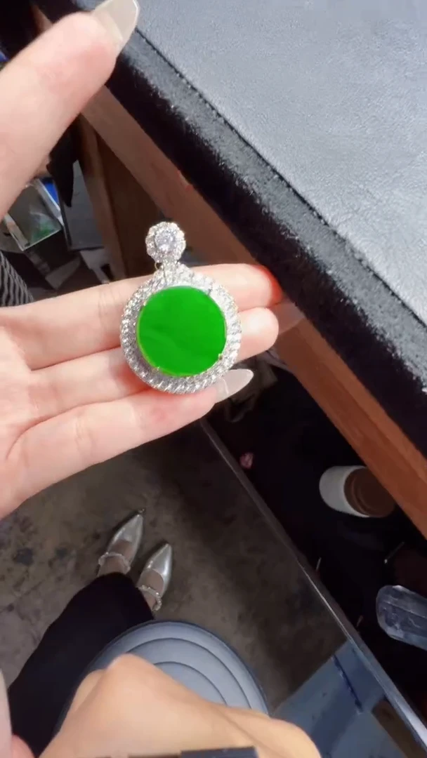 未镶嵌定制翡翠翡翠A货有轻微色差属于正常现象无事牌多样性发货1
