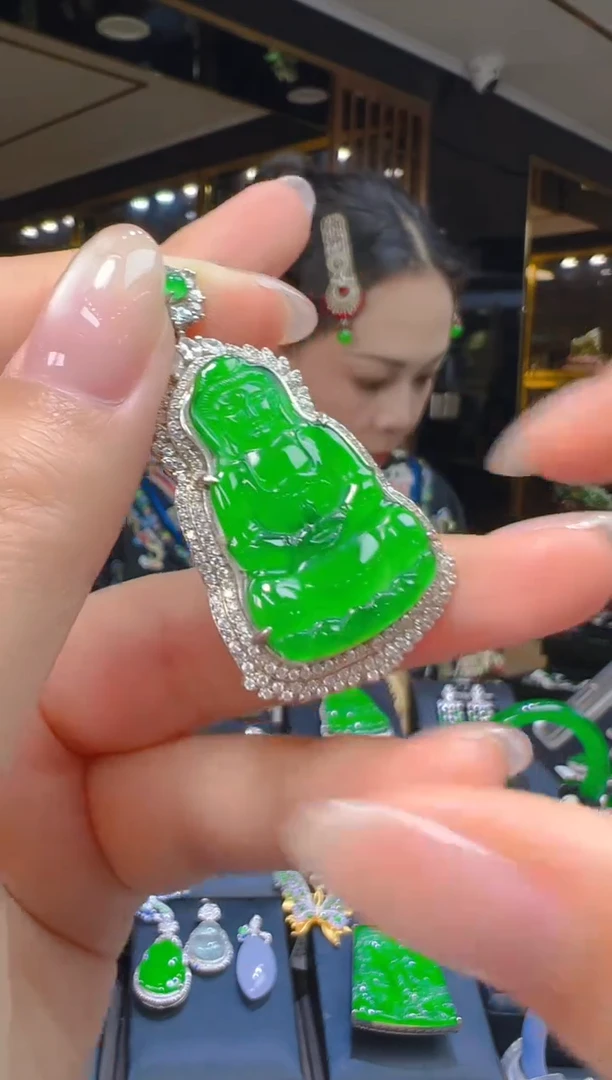 吊坠(赠链)银S925镶嵌翡翠063(多样性发货发其一)