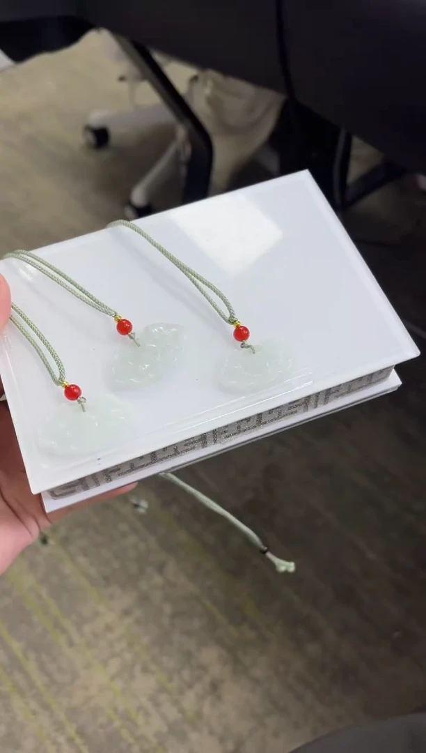 翡翠挂件未镶嵌B142/多样性发一件/配绳子